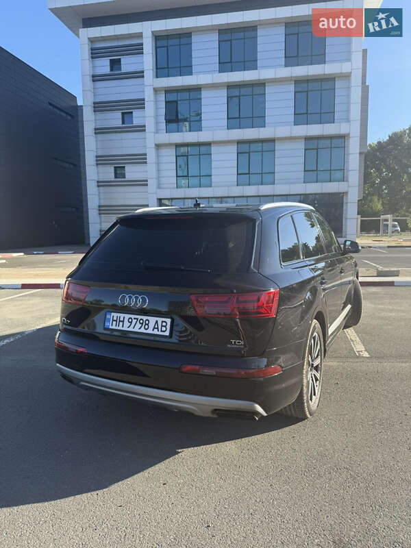 Внедорожник / Кроссовер Audi Q7 2017 в Измаиле