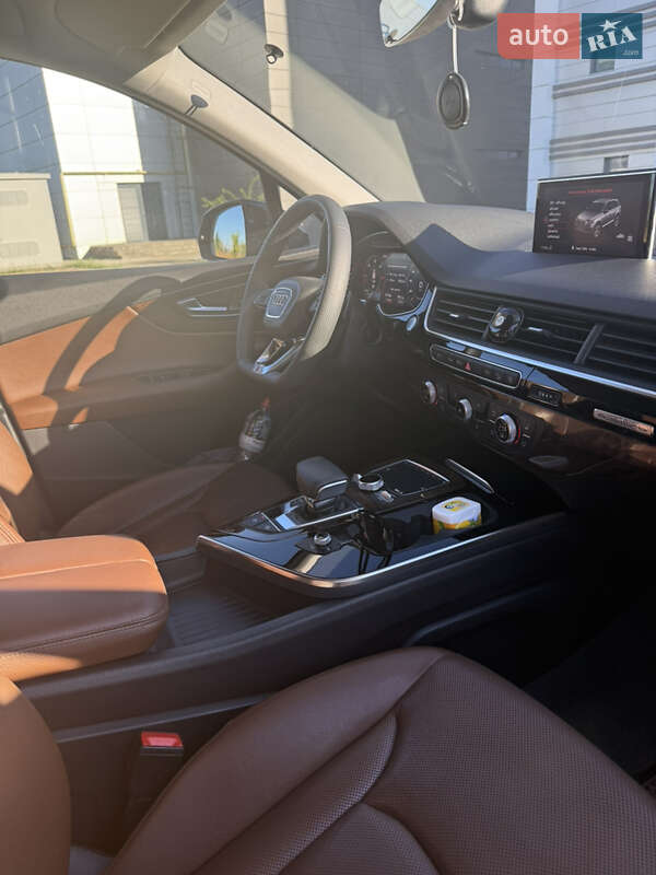 Внедорожник / Кроссовер Audi Q7 2017 в Измаиле