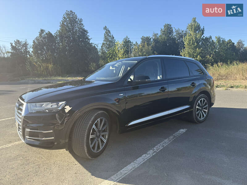 Внедорожник / Кроссовер Audi Q7 2017 в Измаиле