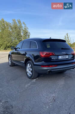 Позашляховик / Кросовер Audi Q7 2011 в 