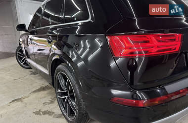 Позашляховик / Кросовер Audi Q7 2015 в 