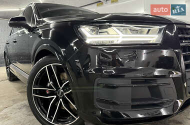 Позашляховик / Кросовер Audi Q7 2015 в 