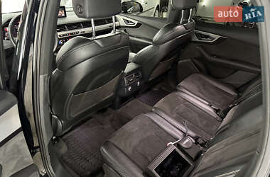 Позашляховик / Кросовер Audi Q7 2015 в 