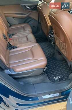 Позашляховик / Кросовер Audi Q7 2018 в 