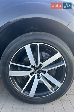 Внедорожник / Кроссовер Audi Q7 2012 в 