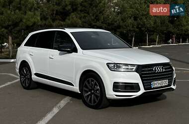 Внедорожник / Кроссовер Audi Q7 2017 в 