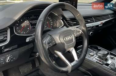 Внедорожник / Кроссовер Audi Q7 2017 в 
