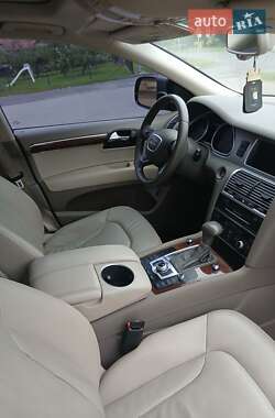 Позашляховик / Кросовер Audi Q7 2012 в 
