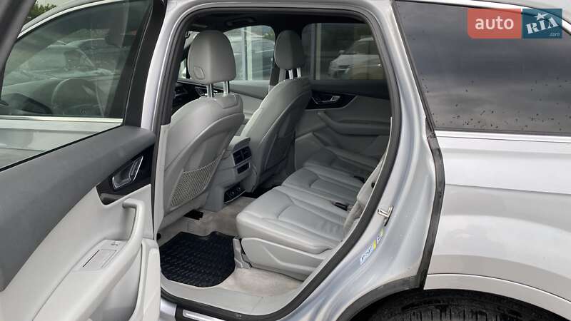 Позашляховик / Кросовер Audi Q7 2016 в Ужгороді