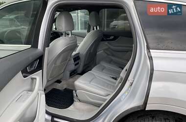 Позашляховик / Кросовер Audi Q7 2016 в 