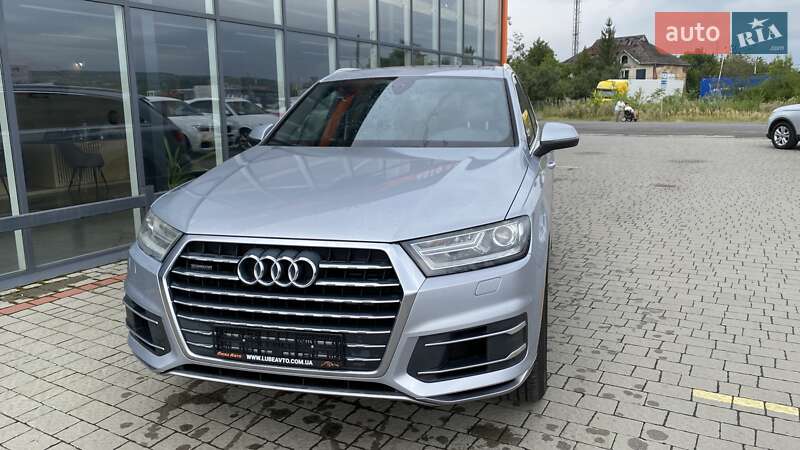 Позашляховик / Кросовер Audi Q7 2016 в Ужгороді