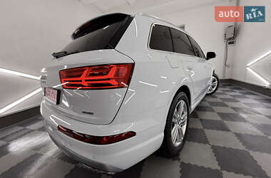 Позашляховик / Кросовер Audi Q7 2018 в 
