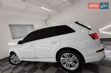 Позашляховик / Кросовер Audi Q7 2018 в 