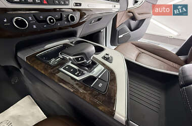 Позашляховик / Кросовер Audi Q7 2018 в 