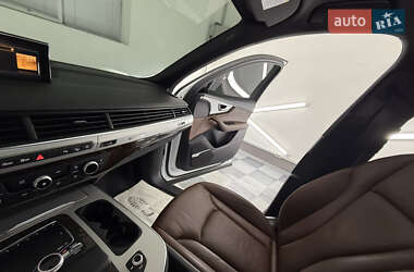 Позашляховик / Кросовер Audi Q7 2018 в 