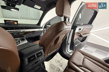 Позашляховик / Кросовер Audi Q7 2018 в 