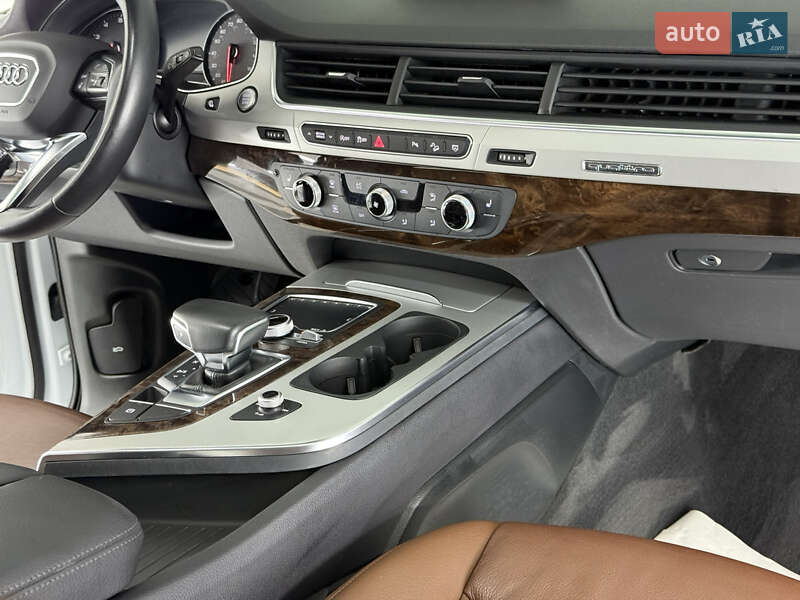 Позашляховик / Кросовер Audi Q7 2018 в Трускавці