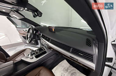 Позашляховик / Кросовер Audi Q7 2018 в 