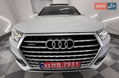 Позашляховик / Кросовер Audi Q7 2018 в 