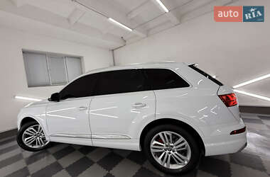 Позашляховик / Кросовер Audi Q7 2018 в 