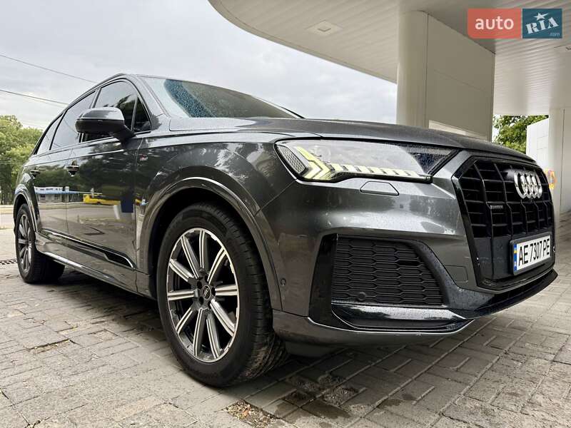 Позашляховик / Кросовер Audi Q7 2021 в Дніпрі