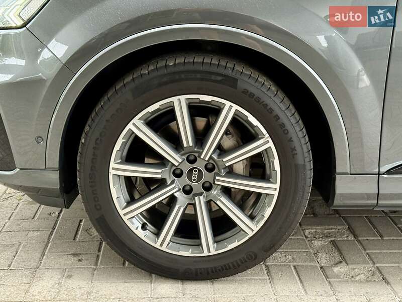 Позашляховик / Кросовер Audi Q7 2021 в Дніпрі
