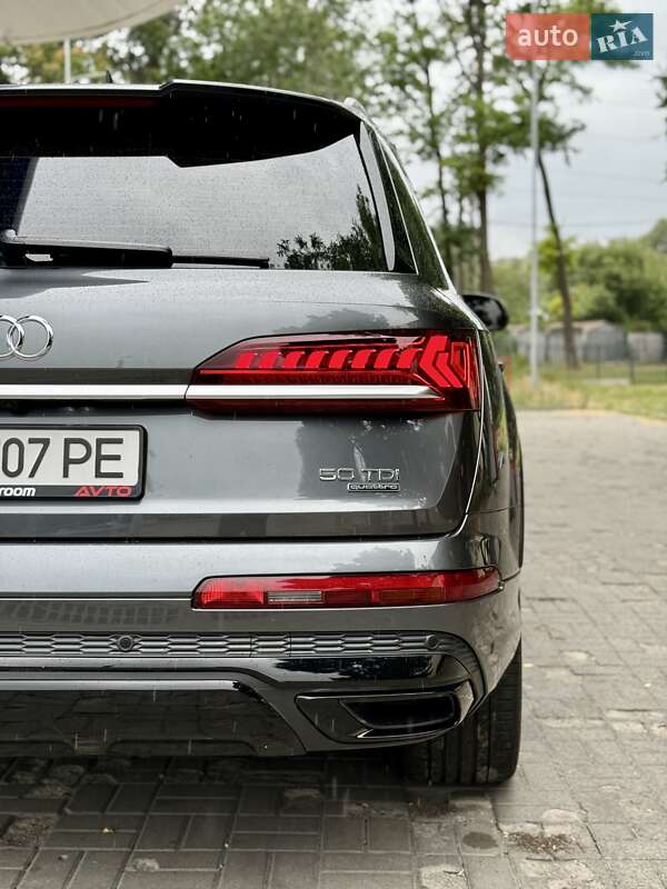 Позашляховик / Кросовер Audi Q7 2021 в Дніпрі