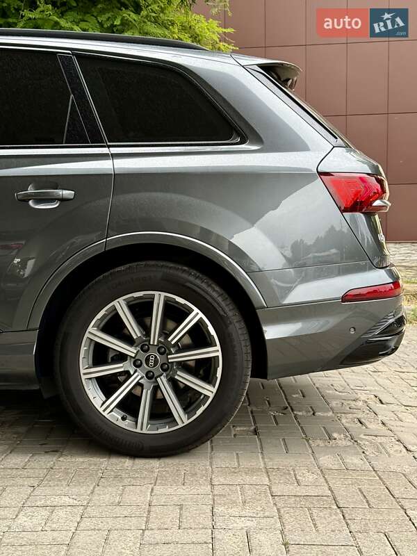 Позашляховик / Кросовер Audi Q7 2021 в Дніпрі