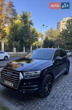 Позашляховик / Кросовер Audi Q7 2016 в 