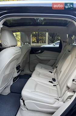 Позашляховик / Кросовер Audi Q7 2016 в 