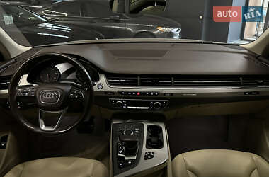 Позашляховик / Кросовер Audi Q7 2018 в 