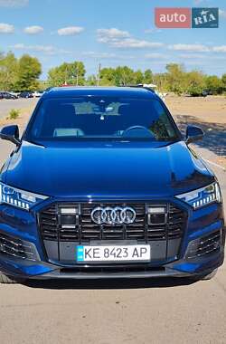 Позашляховик / Кросовер Audi Q7 2023 в 