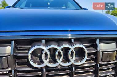 Позашляховик / Кросовер Audi Q7 2023 в 