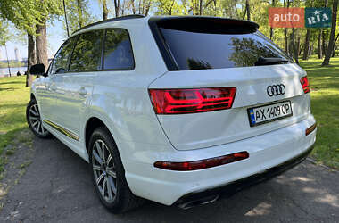 Позашляховик / Кросовер Audi Q7 2018 в 