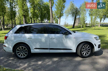Позашляховик / Кросовер Audi Q7 2018 в 