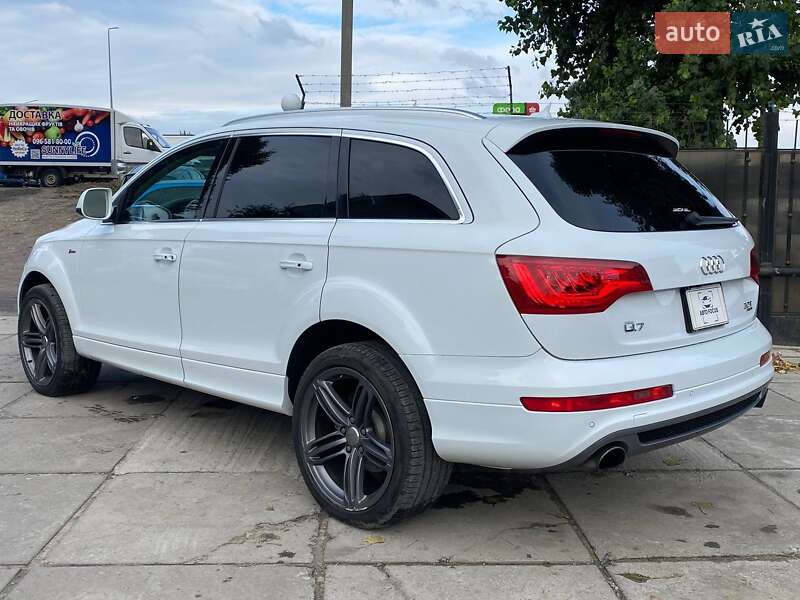 Позашляховик / Кросовер Audi Q7 2015 в Києві