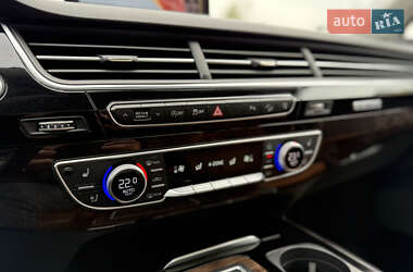 Позашляховик / Кросовер Audi Q7 2016 в 