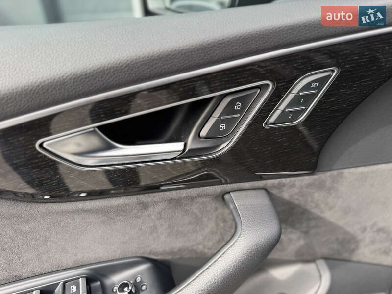 Позашляховик / Кросовер Audi Q7 2020 в Мукачевому