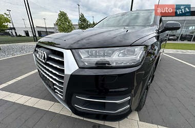 Внедорожник / Кроссовер Audi Q7 2015 в 