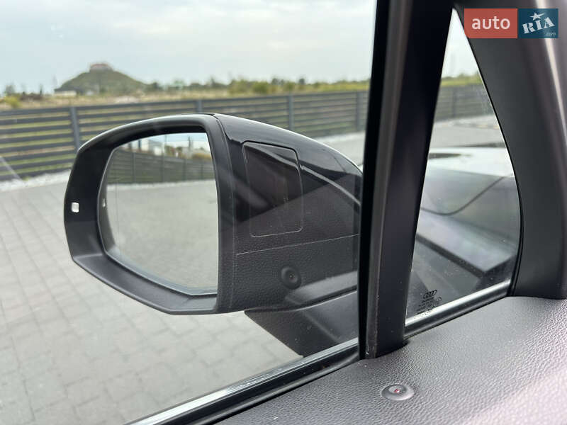 Внедорожник / Кроссовер Audi Q7 2015 в Мукачево