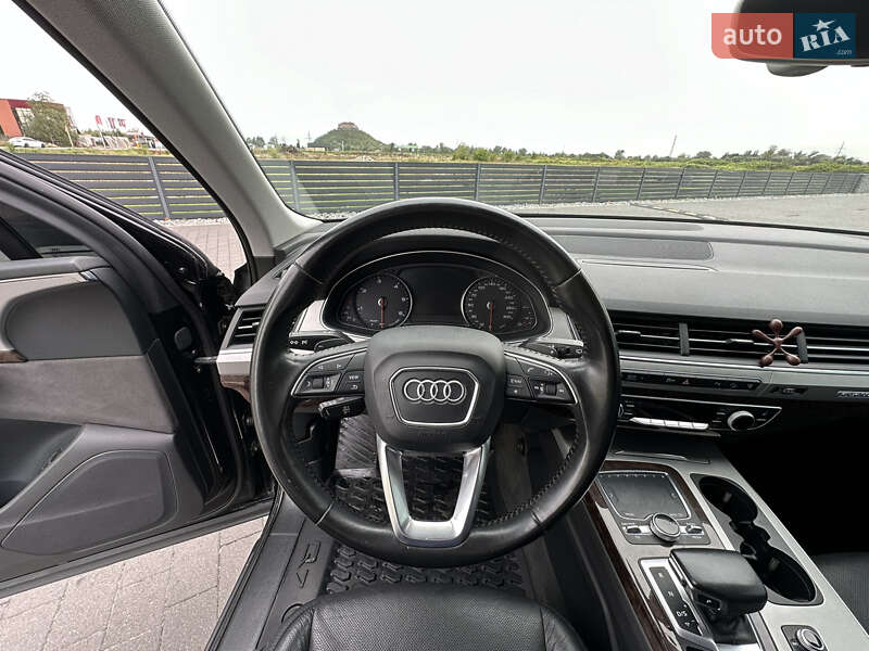 Внедорожник / Кроссовер Audi Q7 2015 в Мукачево