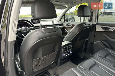 Внедорожник / Кроссовер Audi Q7 2015 в 