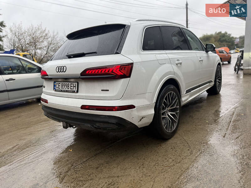 Позашляховик / Кросовер Audi Q7 2021 в Чернівцях