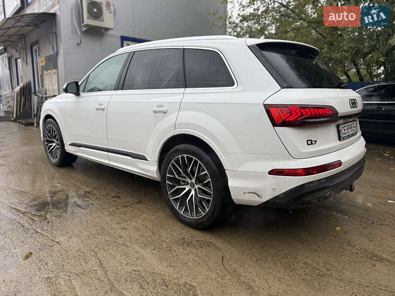 Позашляховик / Кросовер Audi Q7 2021 в Чернівцях