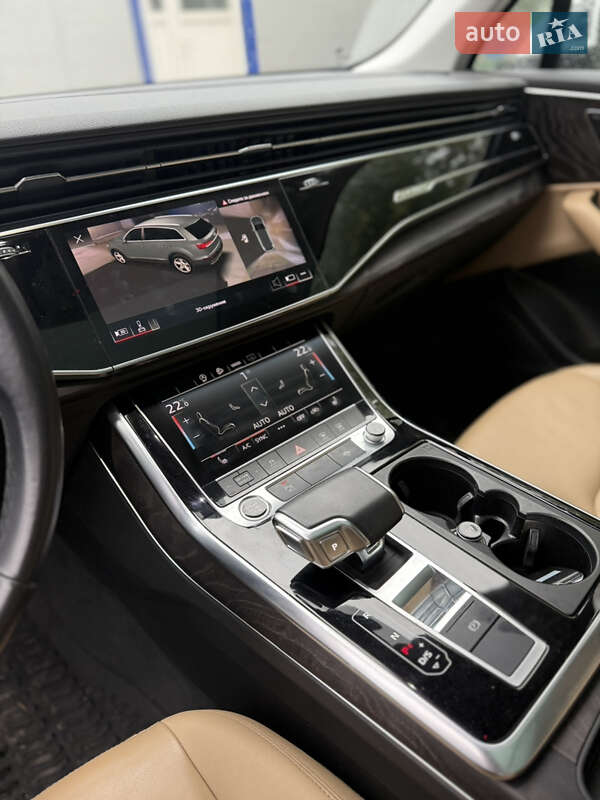 Позашляховик / Кросовер Audi Q7 2021 в Чернівцях