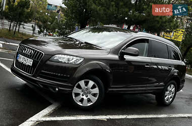 Внедорожник / Кроссовер Audi Q7 2015 в 