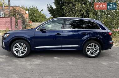 Позашляховик / Кросовер Audi Q7 2020 в 