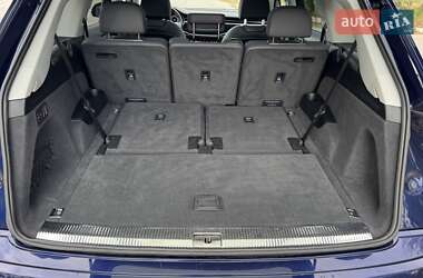 Позашляховик / Кросовер Audi Q7 2020 в 