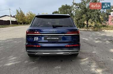 Позашляховик / Кросовер Audi Q7 2020 в 