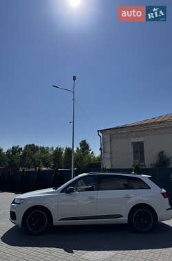 Позашляховик / Кросовер Audi Q7 2017 в 